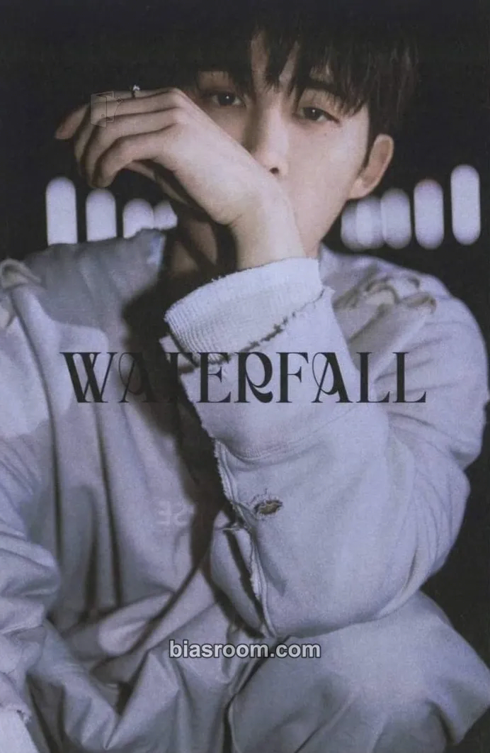 B.I Waterfall Photocard - B.I K-pop photocard