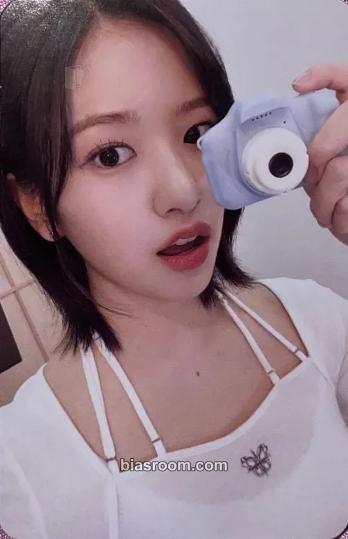 Yujin Magazine IVE: 2nd Fanmeeting Photocard - IVE - IVE K-pop photocard