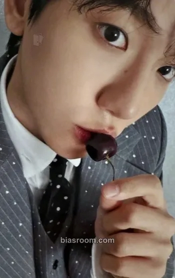 Baekhyun 2024 BAEKHYUN Christmas Fanmeet <Chaotic Party> Photocard - EXO - EXO K-pop photocard