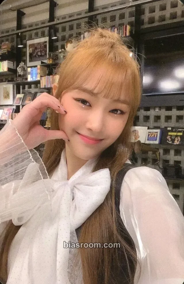 GWSN - Anne - THE OTHER SIDE OF THE MOON Album album photocard