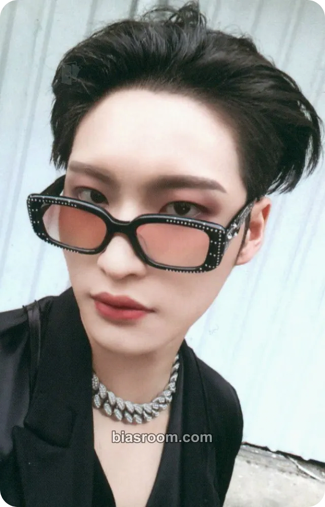 Seonghwa THE WORLD EP.2 : OUTLAW Photocard - ATEEZ - ATEEZ K-pop photocard
