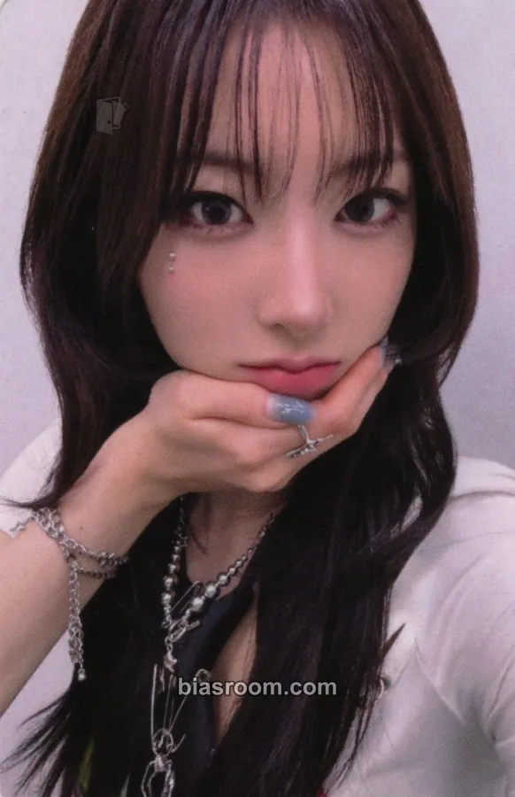 Riina LOVE or HATE Photocard - H1-KEY - H1-KEY K-pop photocard