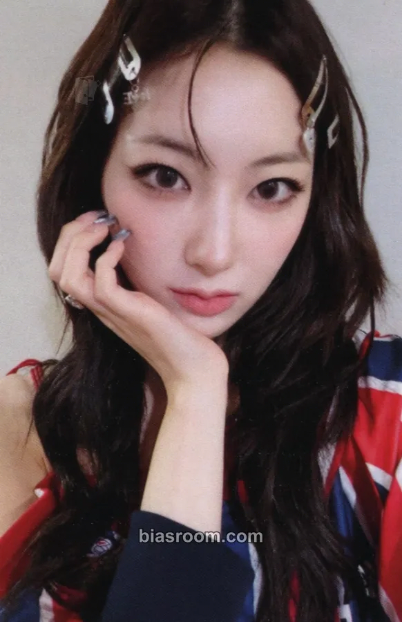 Riina LOVE or HATE Photocard - H1-KEY - H1-KEY K-pop photocard
