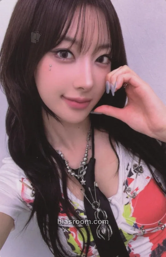 Riina LOVE or HATE Photocard - H1-KEY - H1-KEY K-pop photocard