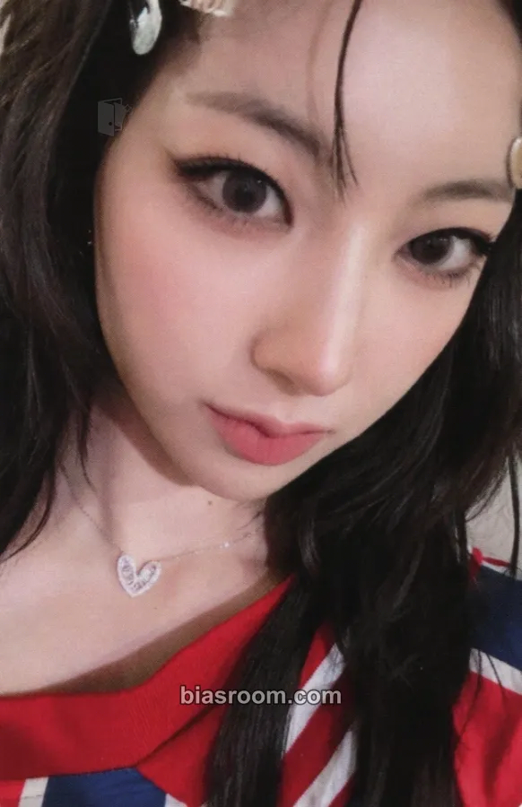 Riina LOVE or HATE Photocard - H1-KEY - H1-KEY K-pop photocard