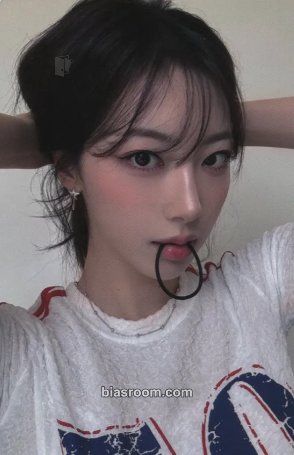 Riina LOVE or HATE Photocard - H1-KEY - H1-KEY K-pop photocard