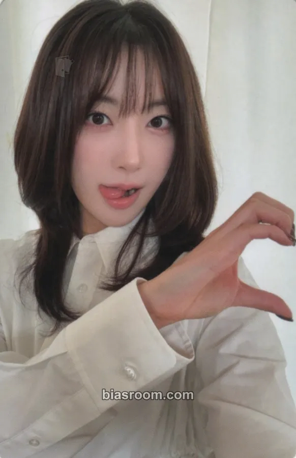 Riina LOVE or HATE Photocard - H1-KEY - H1-KEY K-pop photocard