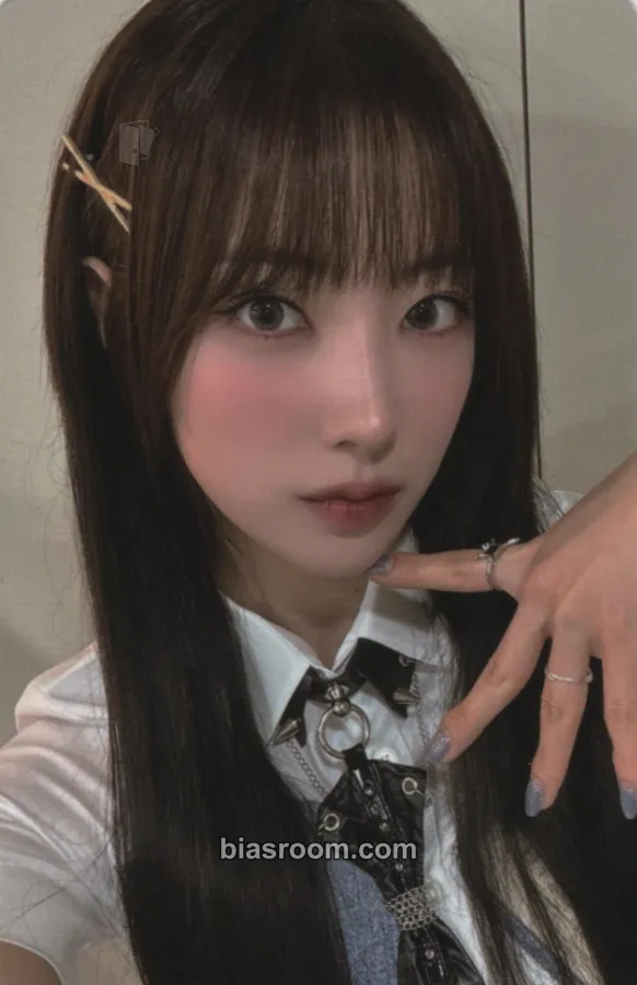 Riina LOVE or HATE Photocard - H1-KEY - H1-KEY K-pop photocard