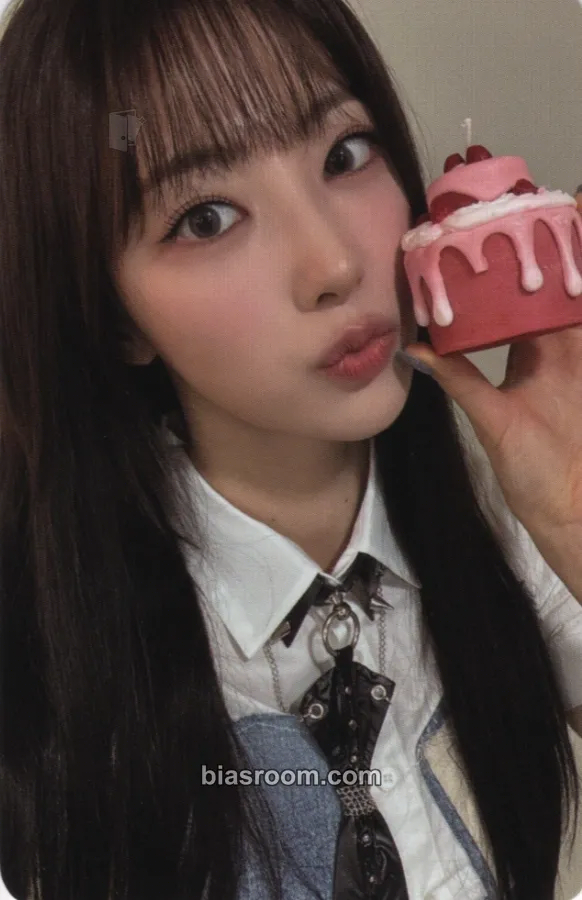 Riina LOVE or HATE Photocard - H1-KEY - H1-KEY K-pop photocard