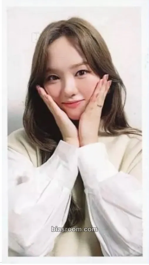Rio Blue Moon Photocard - NiziU - NiziU K-pop photocard