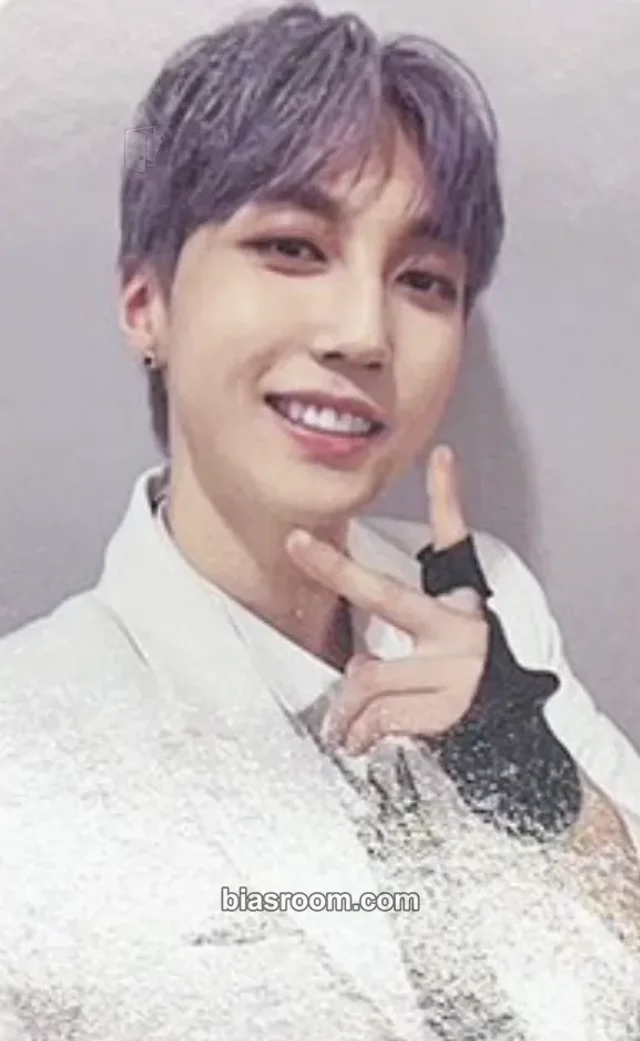 Roda M.O.N.T Peak Time  K-pop photocard