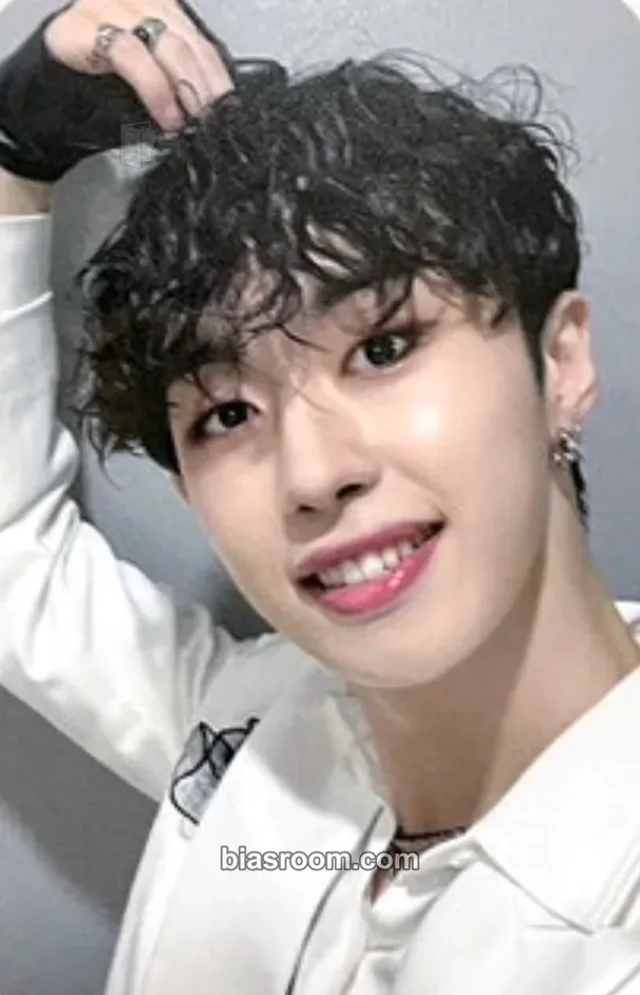 Bitsaeon M.O.N.T Peak Time  K-pop photocard