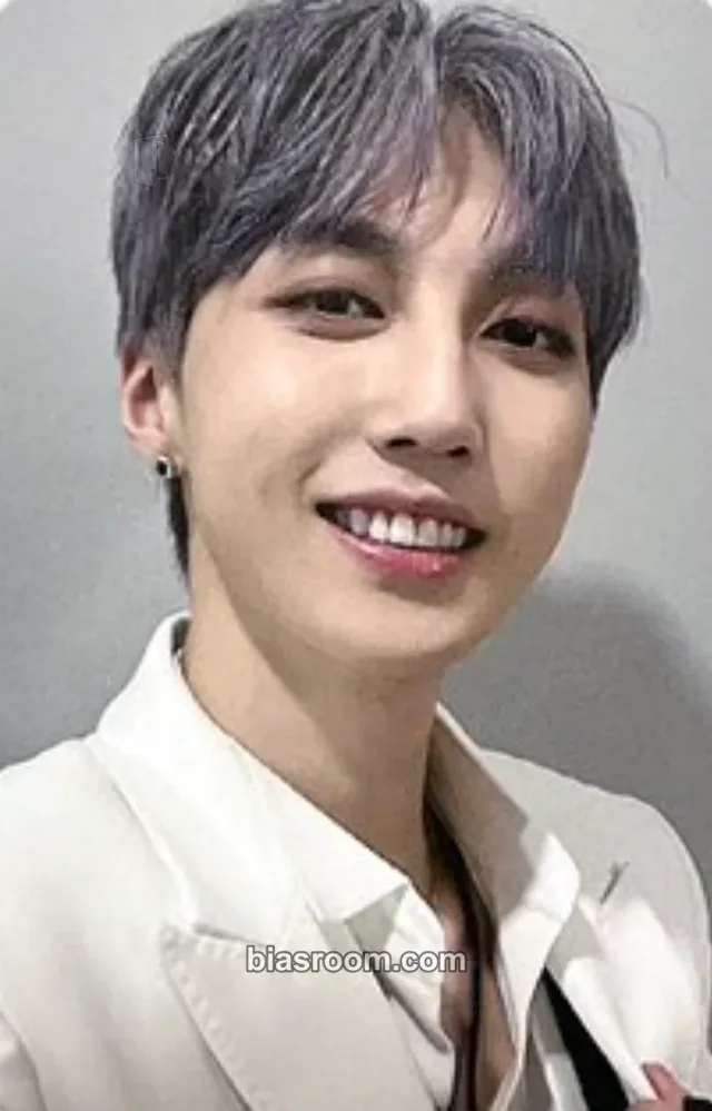 Roda M.O.N.T Peak Time  K-pop photocard