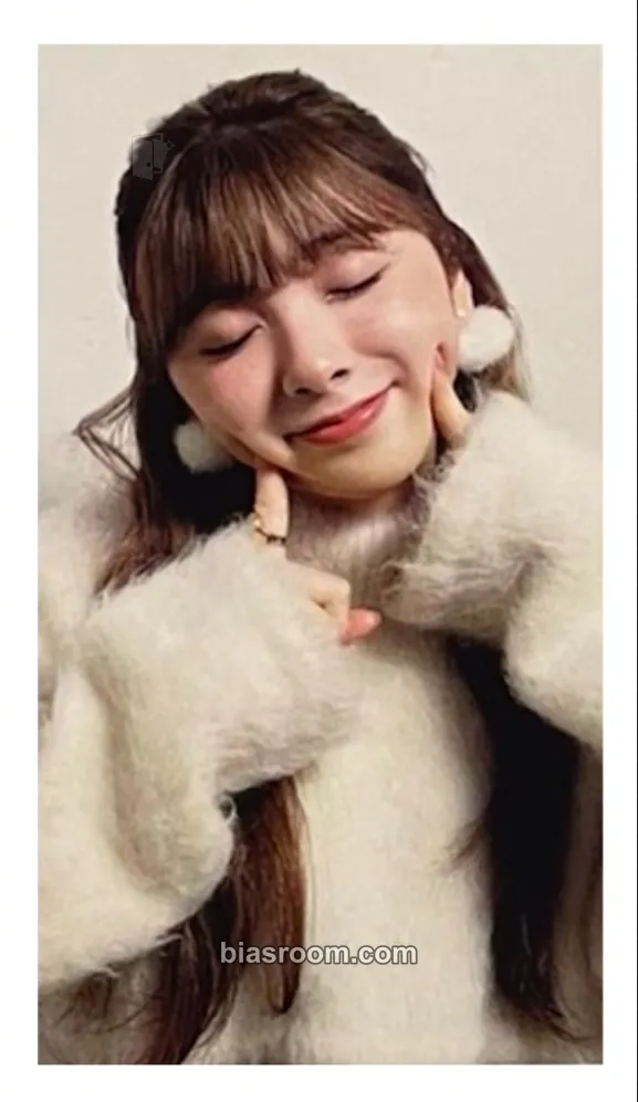 Miihi Blue Moon Photocard - NiziU - NiziU K-pop photocard