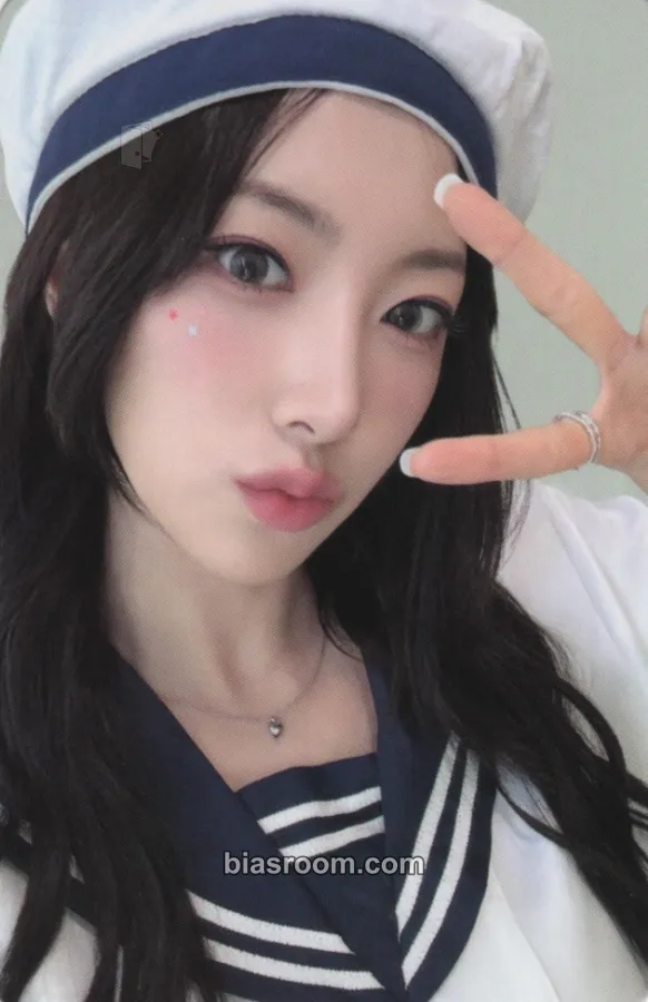 Riina LOVE or HATE Photocard - H1-KEY - H1-KEY K-pop photocard