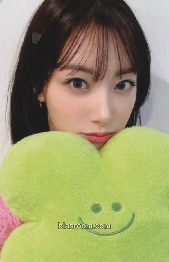 Riina LOVE or HATE Photocard - H1-KEY - H1-KEY K-pop photocard