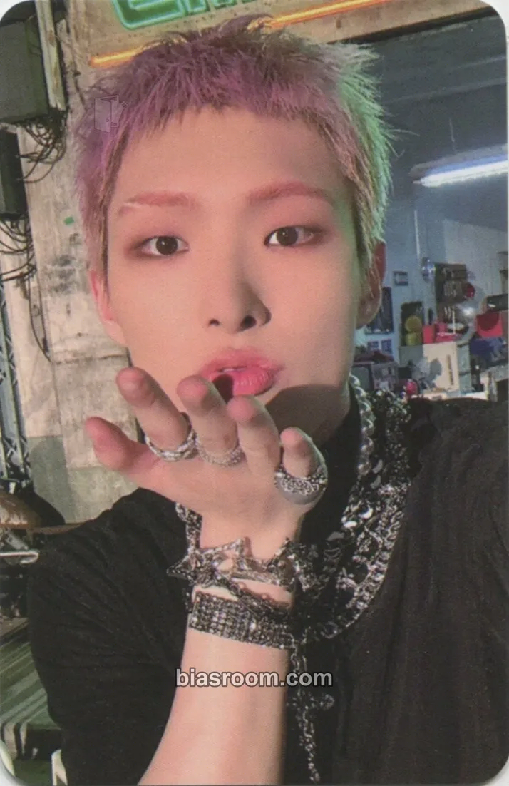 Mingi THE WORLD EP.2 : OUTLAW Photocard - ATEEZ - ATEEZ K-pop photocard