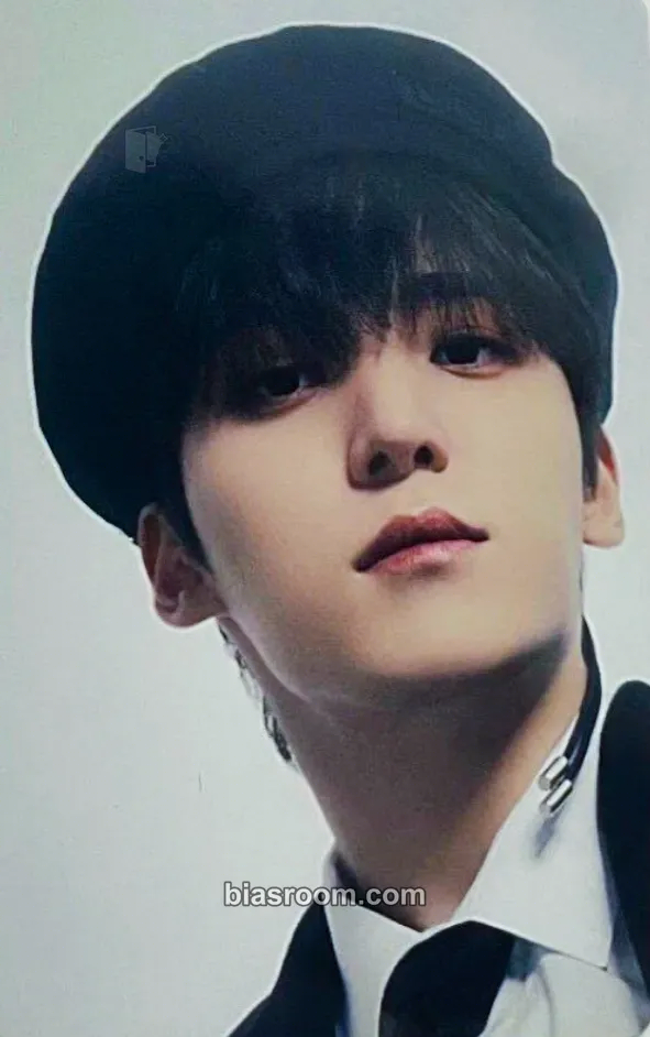Yunho GOLDEN HOUR : Part.1 Photocard - ATEEZ - ATEEZ K-pop photocard