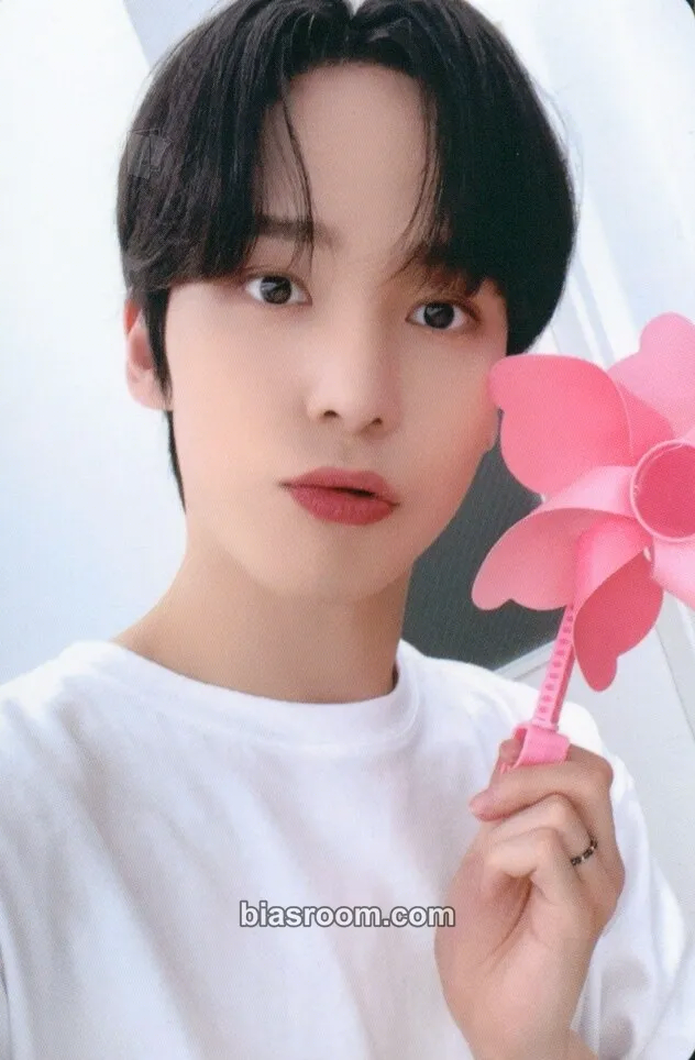 Yunho THE WORLD EP.2 : OUTLAW Photocard - ATEEZ - ATEEZ K-pop photocard