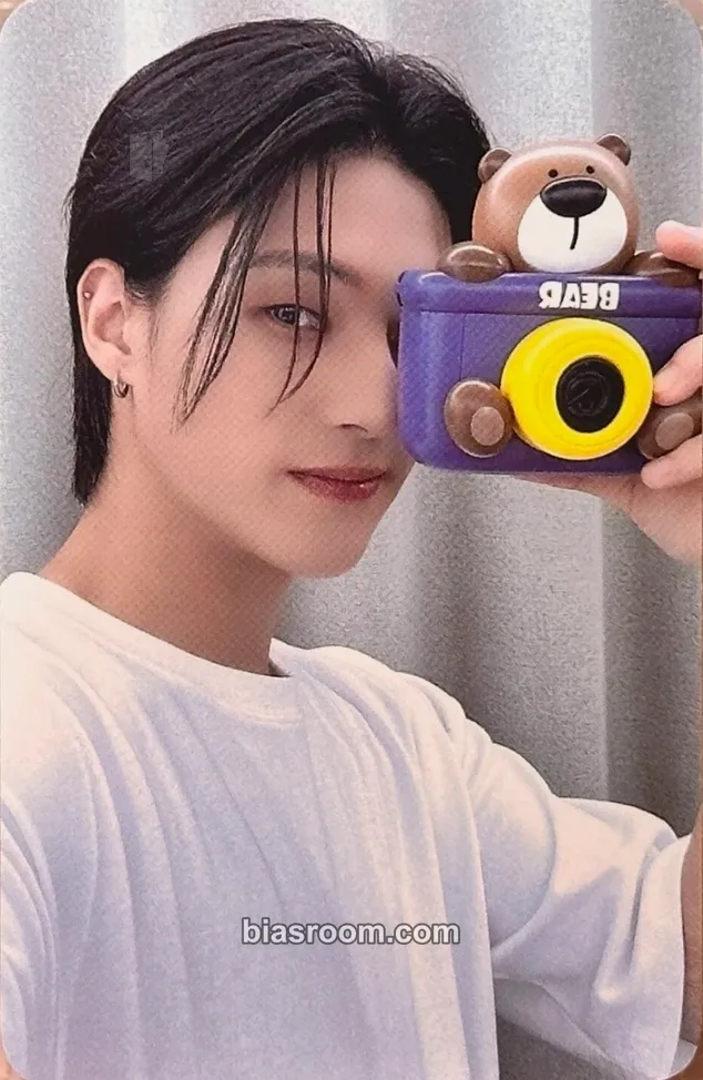 Wooyoung POP-UP: THE WORLD EP.2 : OUTLAW (Everline) Photocard - ATEEZ - ATEEZ K-pop photocard