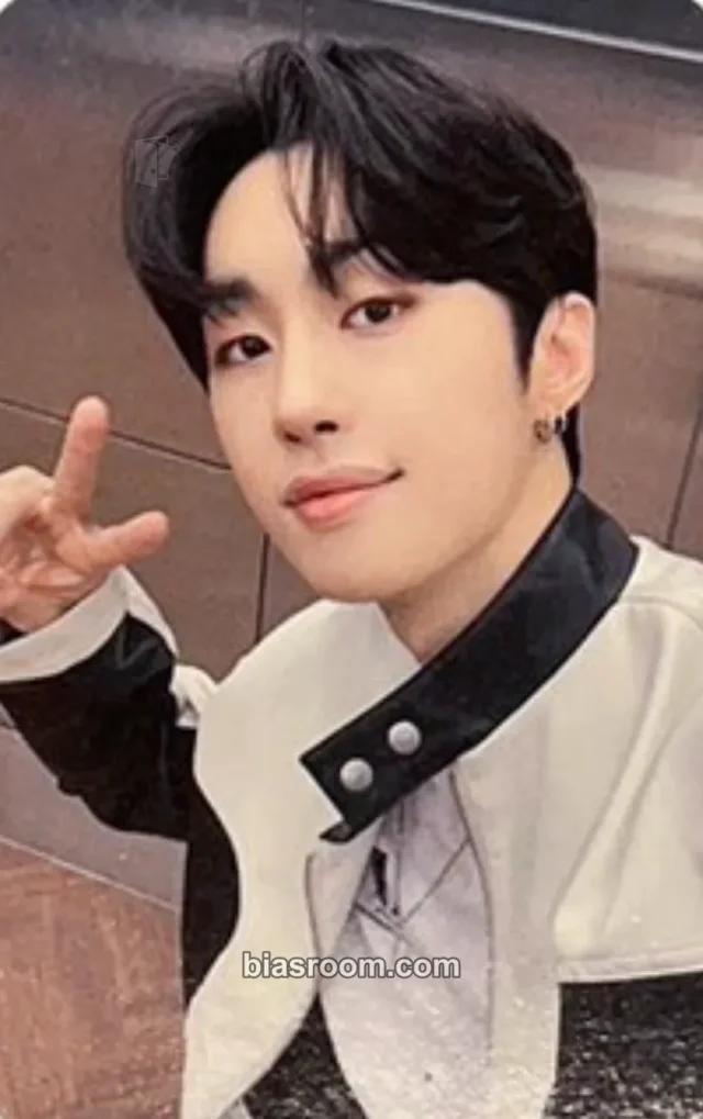 Bitsaeon M.O.N.T Peak Time  K-pop photocard