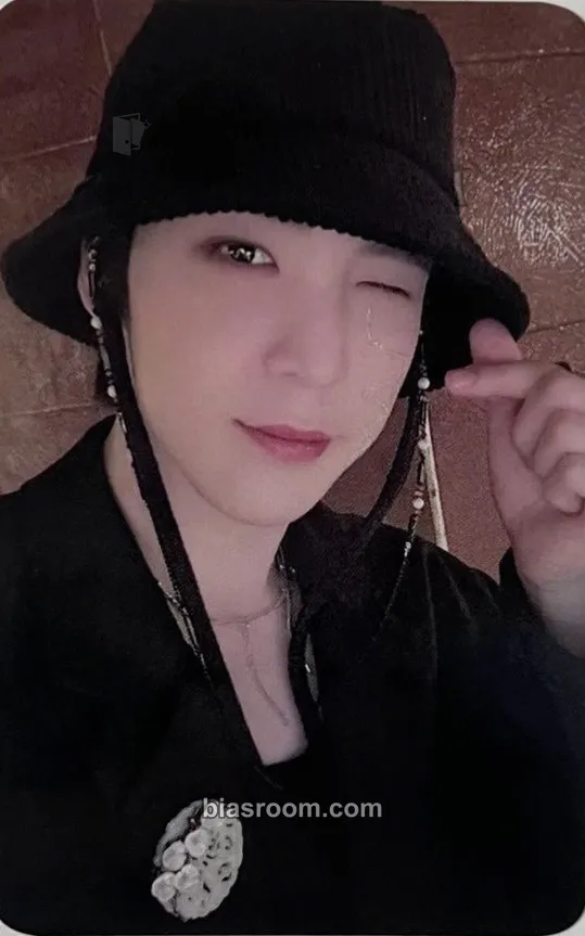 Yunho POP-UP: THE WORLD EP.2 : OUTLAW (Everline) Photocard - ATEEZ - ATEEZ K-pop photocard