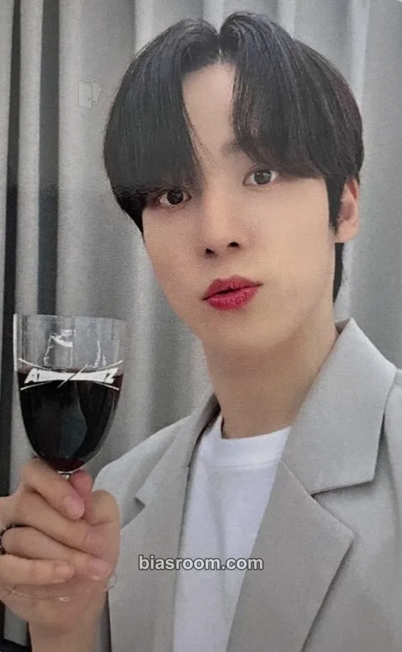Yunho POP-UP: THE WORLD EP.2 : OUTLAW (Everline) Photocard - ATEEZ - ATEEZ K-pop photocard