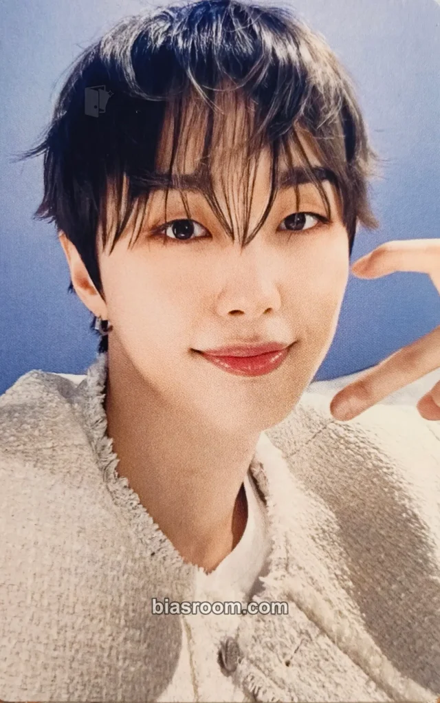 M.O.N.T - Bitsaeon - When Winter Comes Album album photocard kit version