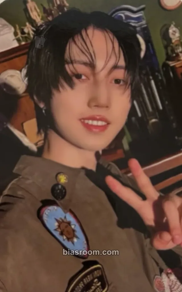 M.O.N.T - Roda - Somewhere Out There Album photobook version album photocard