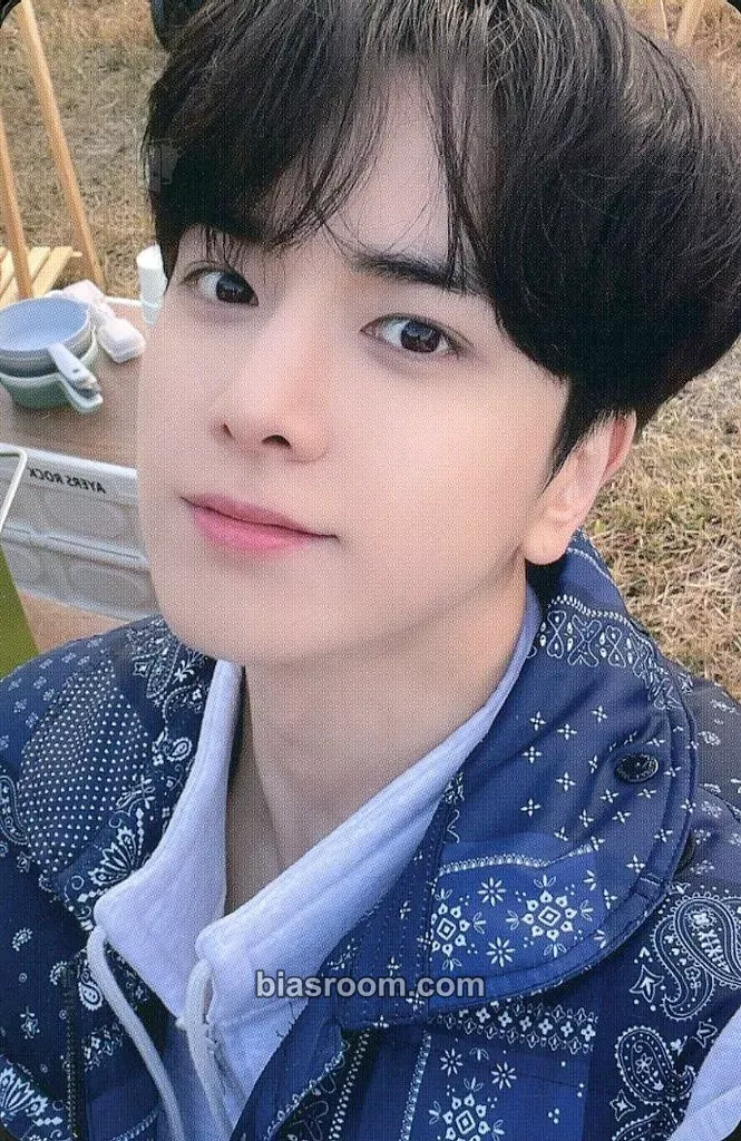 Younghoon 2022 Fan-Con: The B-Road Photocard - THE BOYZ - THE BOYZ K-pop photocard