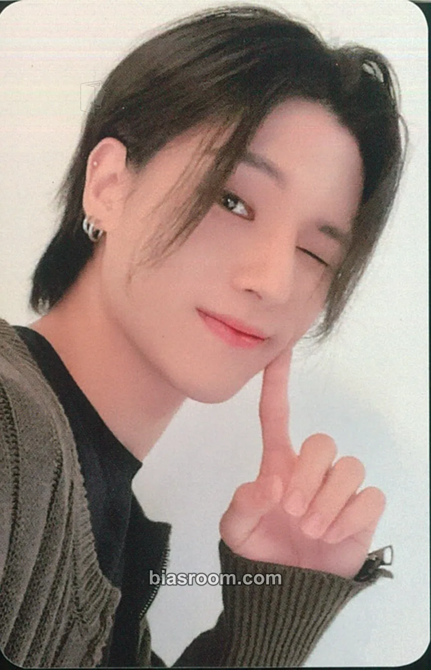 Wooyoung THE WORLD EP.2 : OUTLAW Photocard - ATEEZ - ATEEZ K-pop photocard