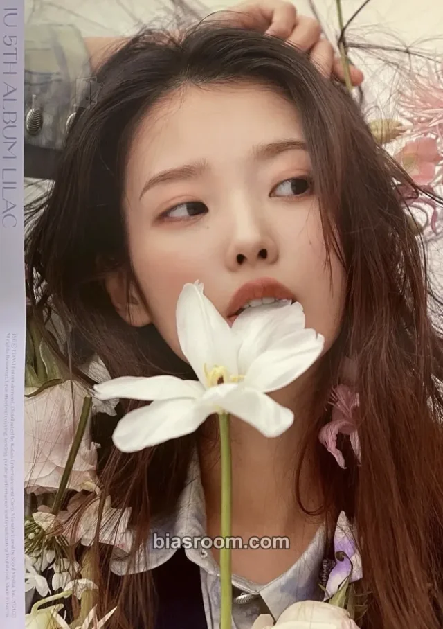 IU IU LILAC K-pop photocard