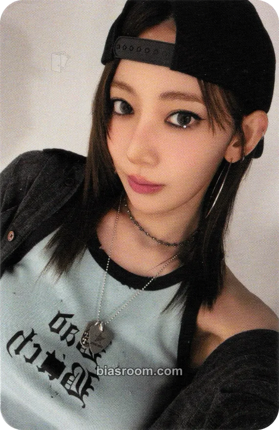 Sakura SPAGHETTI Photocard - LE SSERAFIM - LE SSERAFIM K-pop photocard