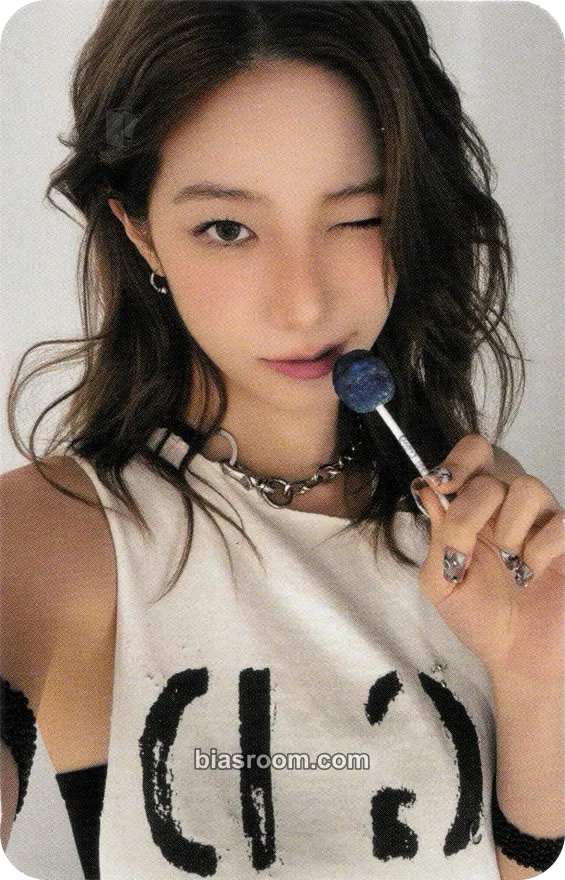 Kazuha SPAGHETTI Photocard - LE SSERAFIM - LE SSERAFIM K-pop photocard