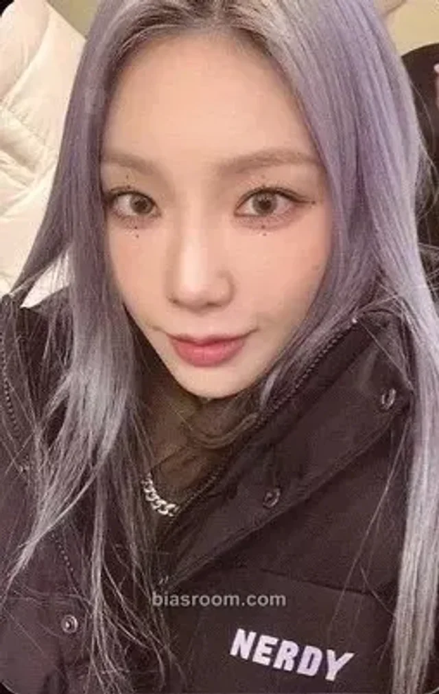 Taeyeon - Taeyeon - INVU Album orange version album photocard