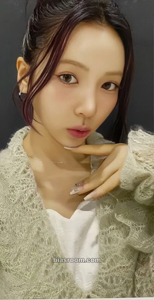 Maya AWAKE Photocard - NiziU - NiziU K-pop photocard