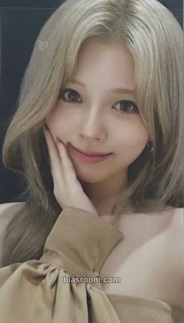 Riku AWAKE Photocard - NiziU - NiziU K-pop photocard