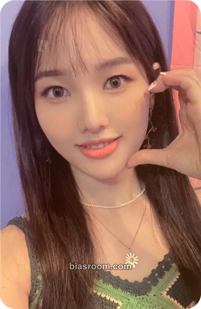 Soojin Play Game : Holiday Photocard - Weeekly - Weeekly K-pop photocard
