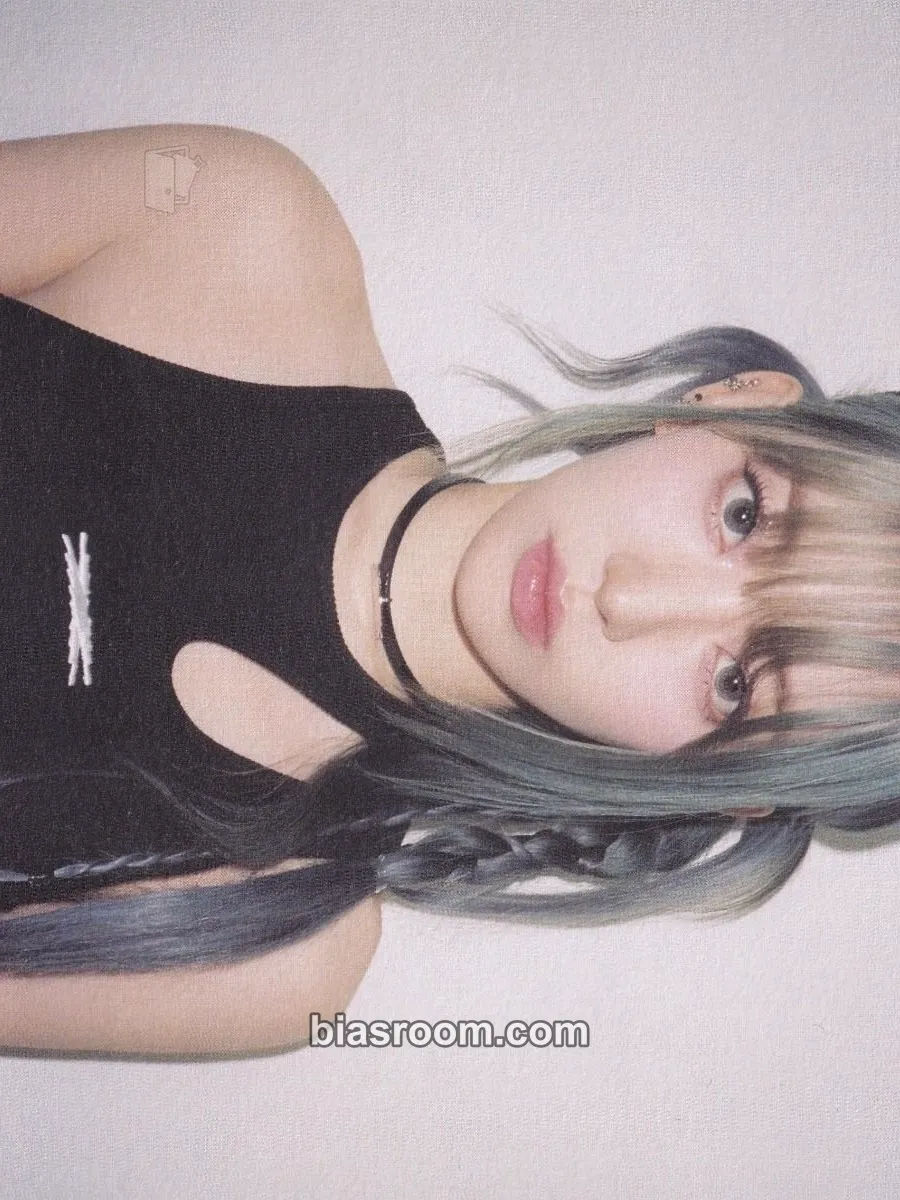 Sakura EASY Photocard - LE SSERAFIM - LE SSERAFIM K-pop photocard