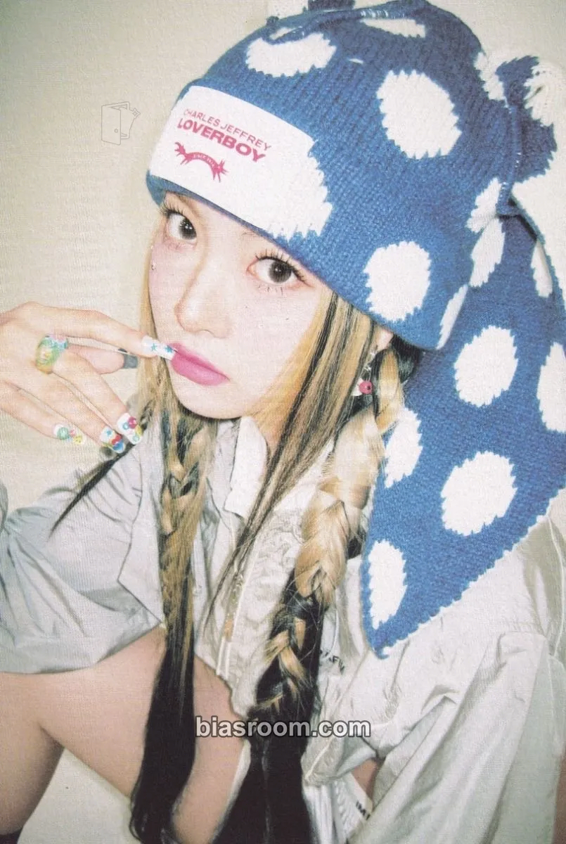 Hong Eunchae EASY Photocard - LE SSERAFIM - LE SSERAFIM K-pop photocard