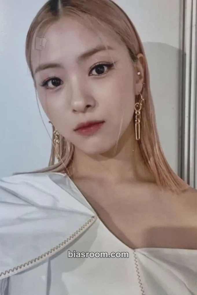 Ryujin 2019 Idol Star Athletics Championships Photocard - ITZY - ITZY K-pop photocard
