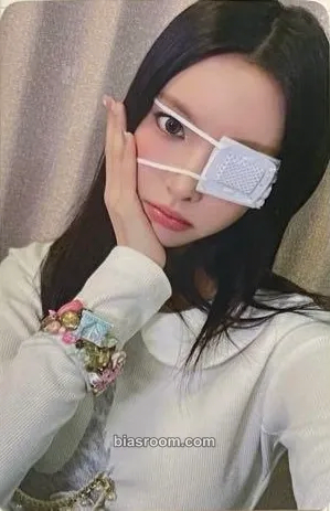 Yunah NOT CUTE ANYMORE Photocard - ILLIT - ILLIT K-pop photocard