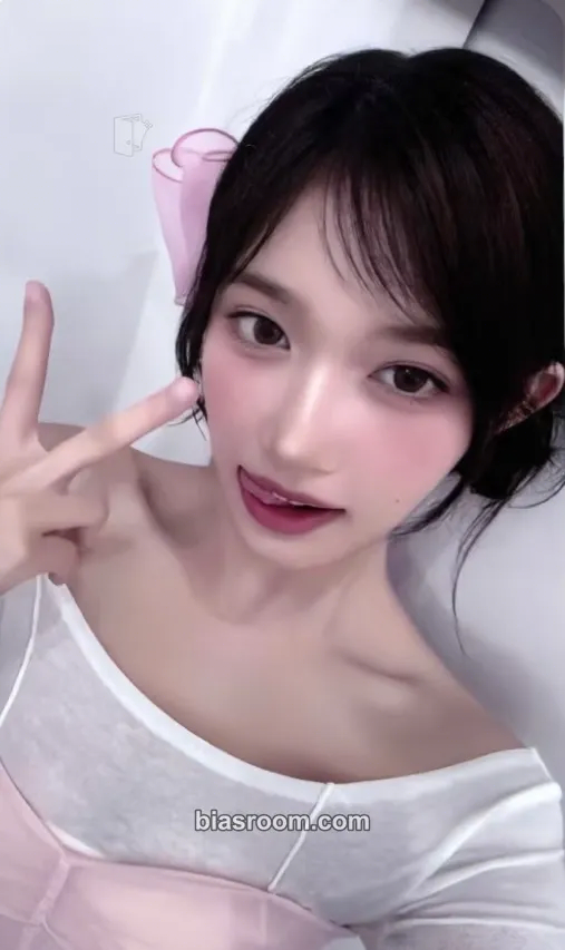 Leeseo Leeseo x The Saem Photocard - IVE - IVE K-pop photocard