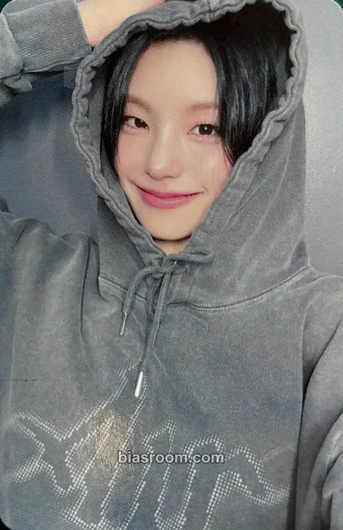 Yeji Air Photocard - ITZY - ITZY K-pop photocard