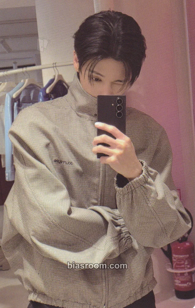 Wooyoung GOLDEN HOUR : Part.4 Photocard - ATEEZ - ATEEZ K-pop photocard