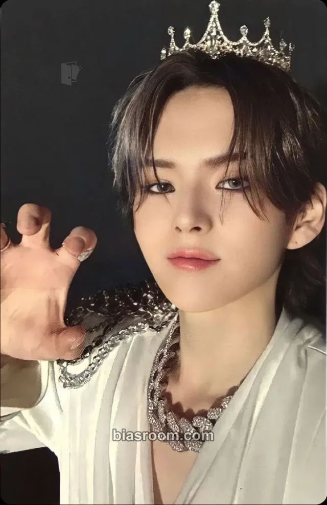 TREASURE - Yoshi - REBOOT Album first press only album photocard photobook version bad image - replace