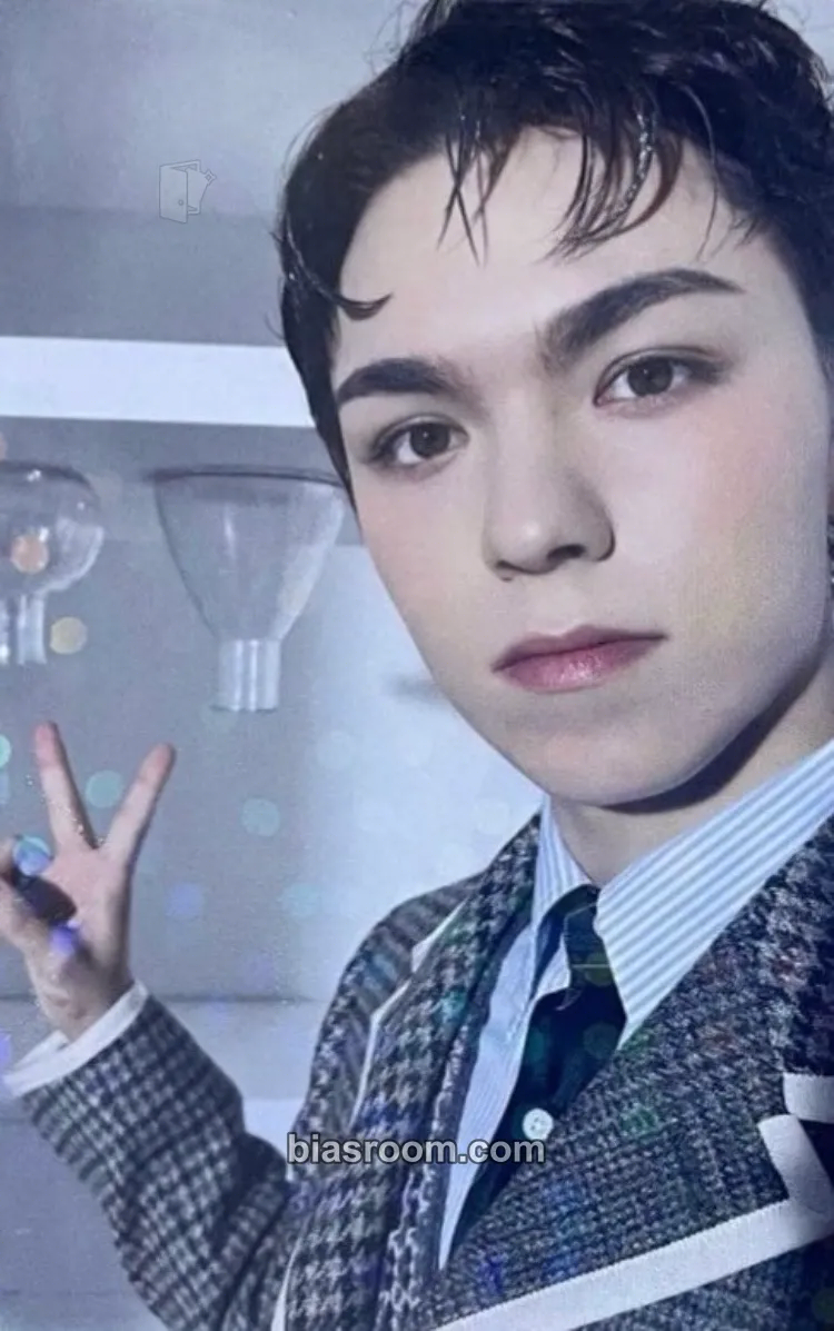 Vernon 17 IS RIGHT HERE Photocard - SEVENTEEN - SEVENTEEN K-pop photocard