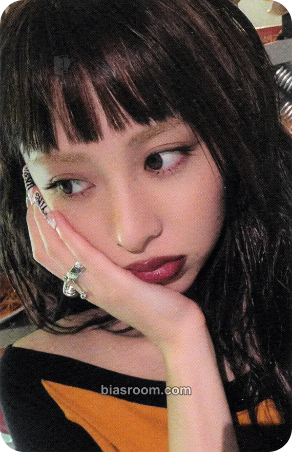 Huh Yunjin SPAGHETTI Photocard - LE SSERAFIM - LE SSERAFIM K-pop photocard