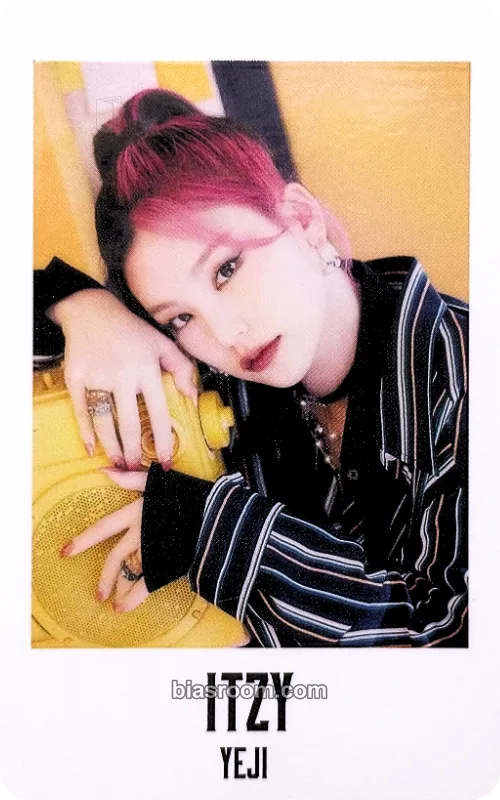 Yeji IT’z ITZY Photocard - ITZY - ITZY K-pop photocard