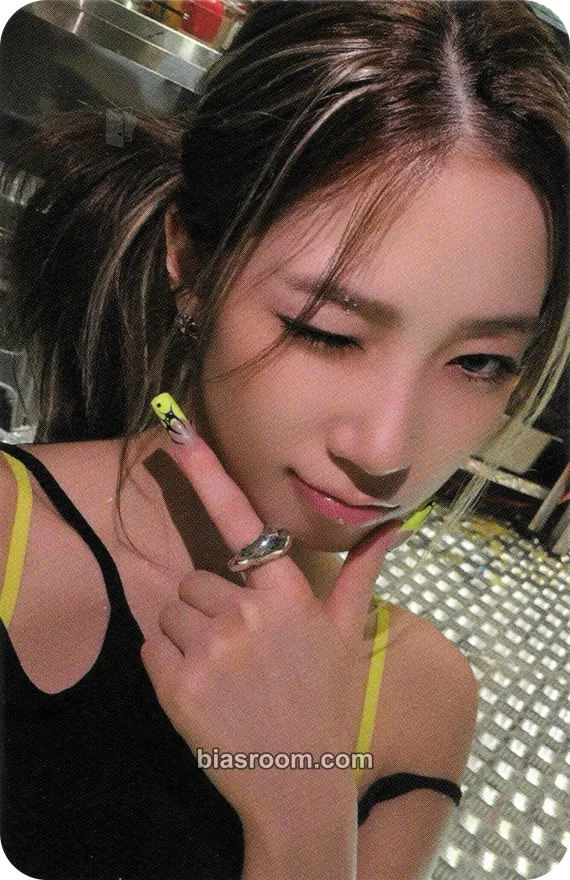 Kazuha SPAGHETTI Photocard - LE SSERAFIM - LE SSERAFIM K-pop photocard